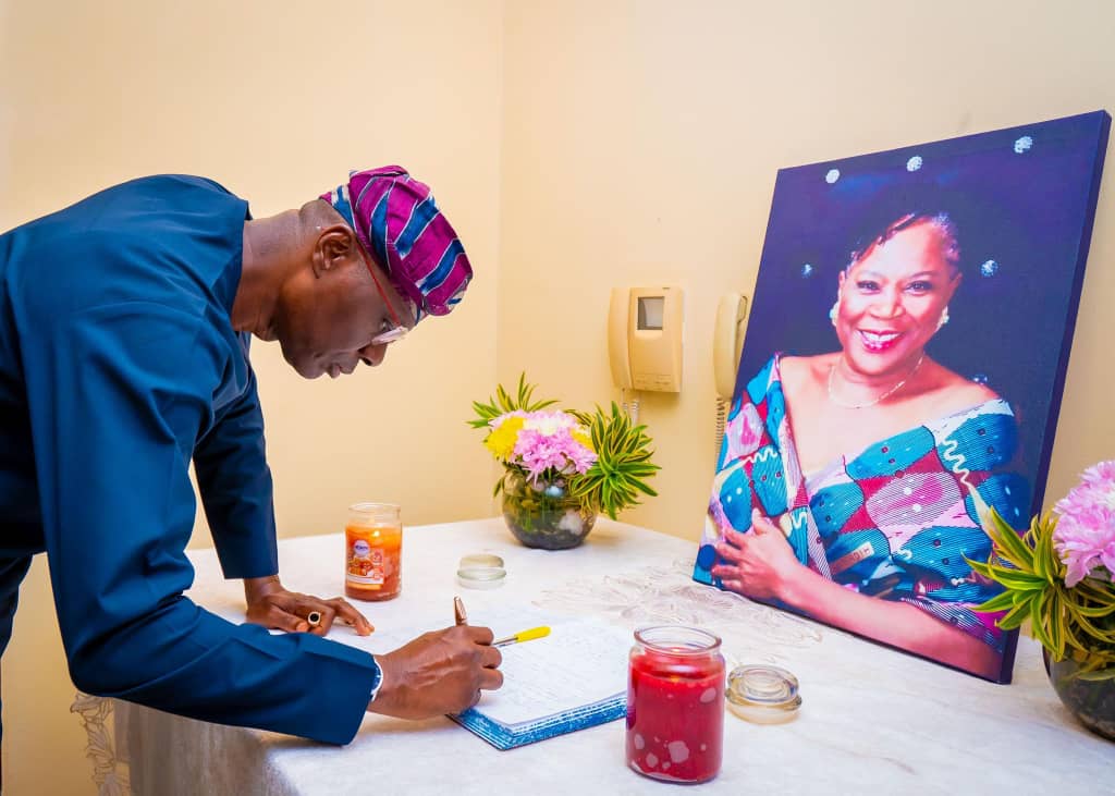 Photos: Sanwo-Olu pays condolence visit to Onyeka Onwenu’s family